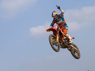 Interview des Monats: Rene Hofer – Hier wird Geschichte geschrieben … Eine Story in Orange, di