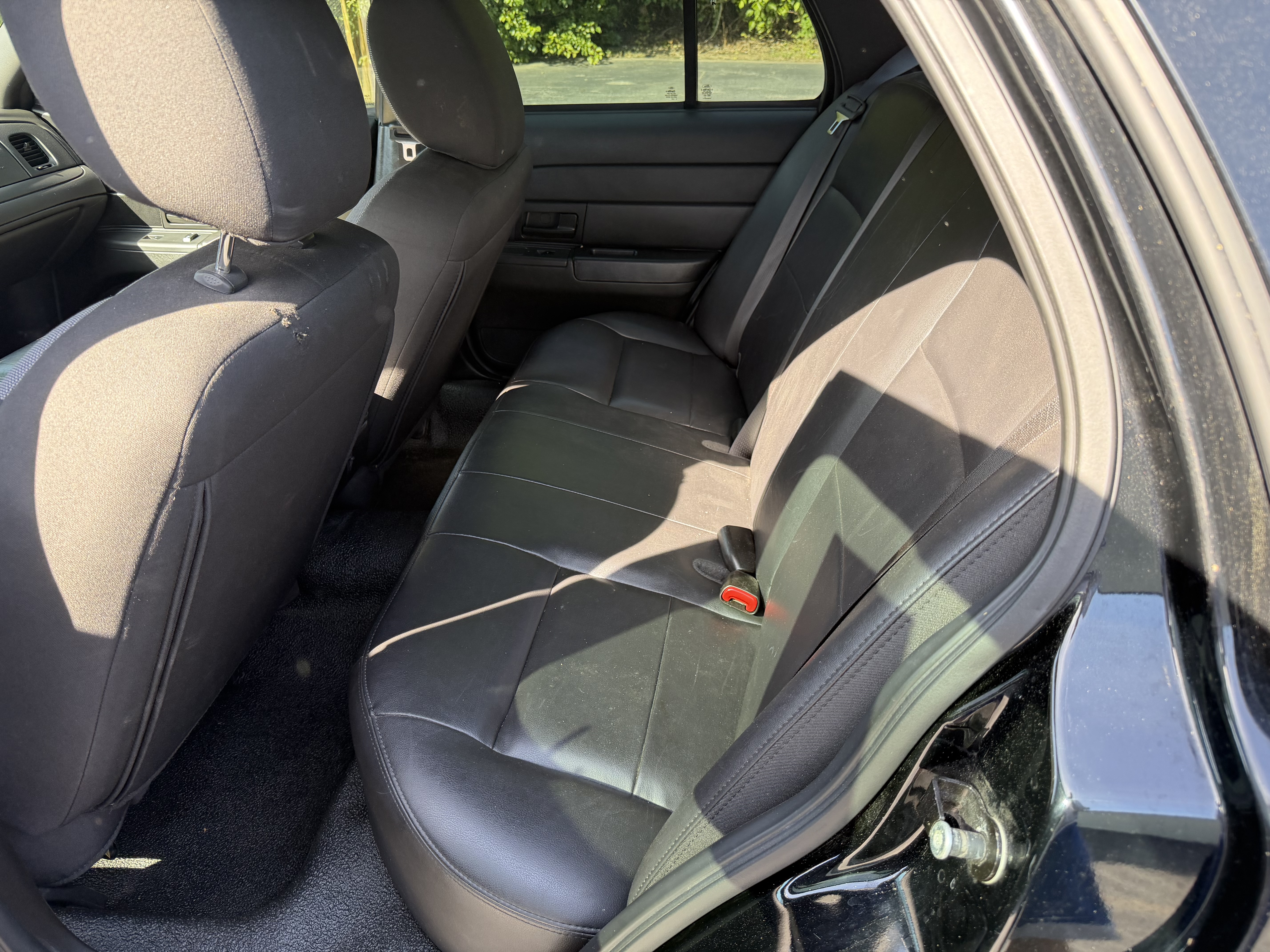 2011 Ford Crown Victoria - Photo 10