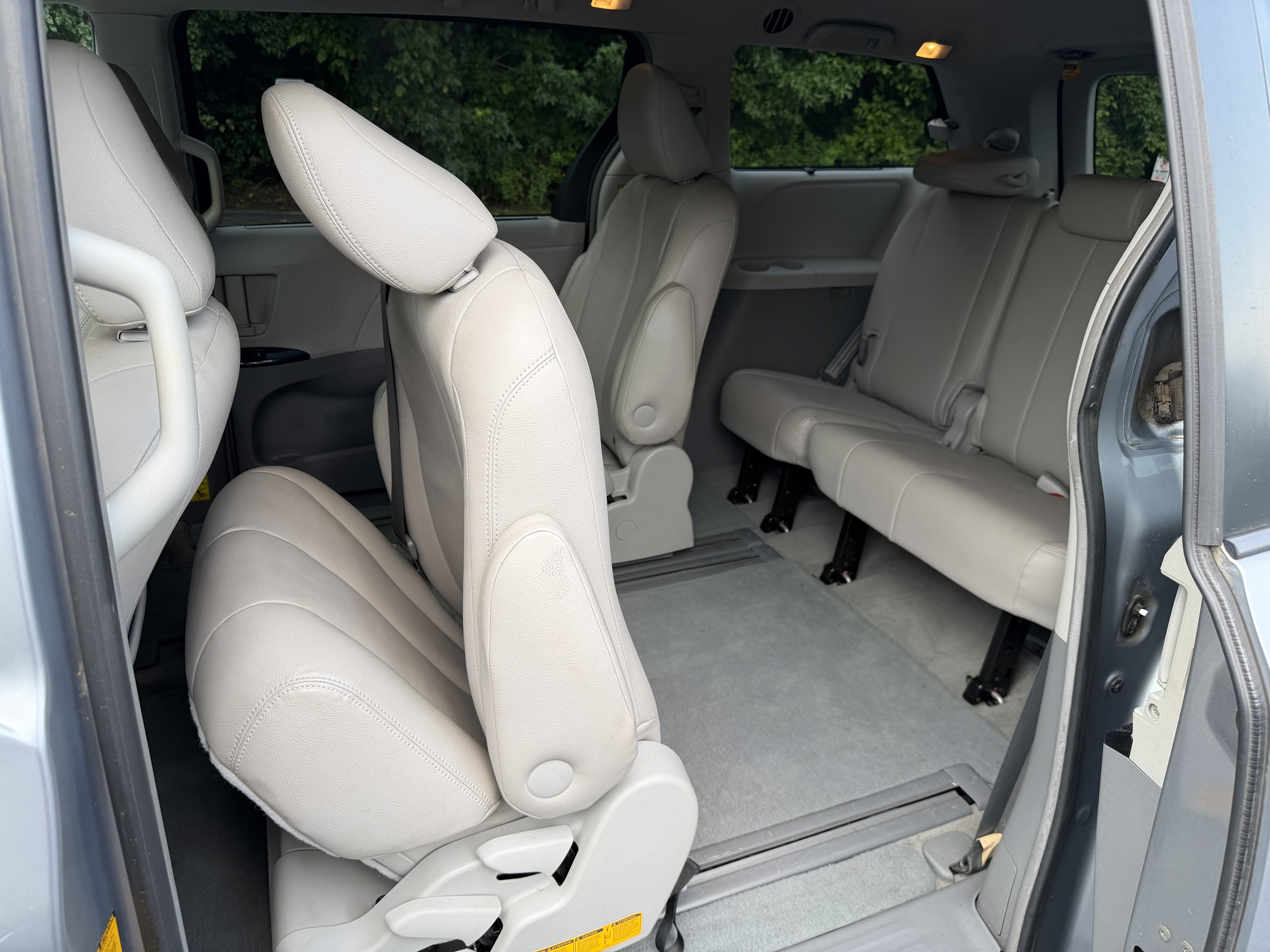 2013 Toyota Sienna LE - Photo 10