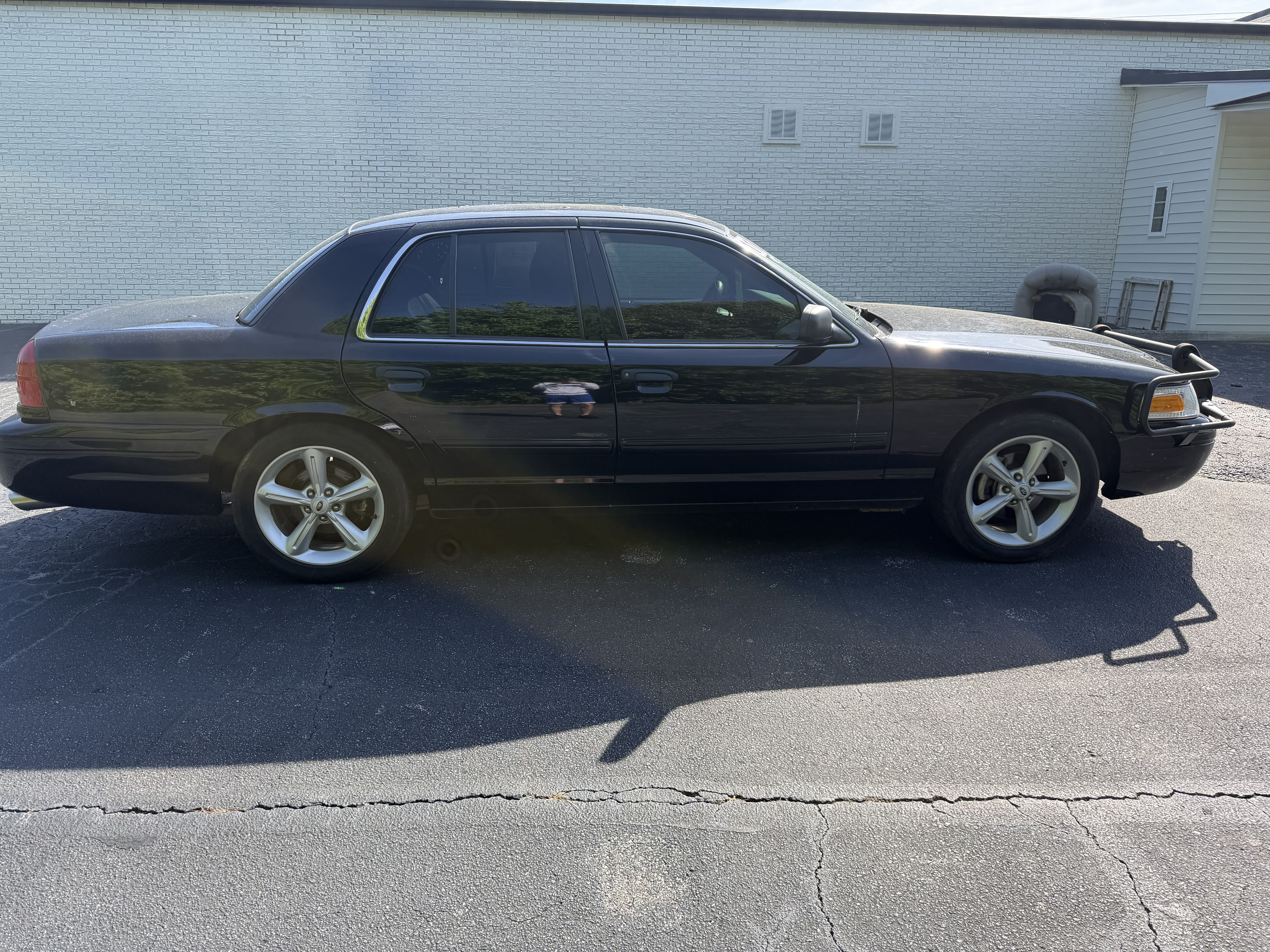 2011 Ford Crown Victoria - Photo 6