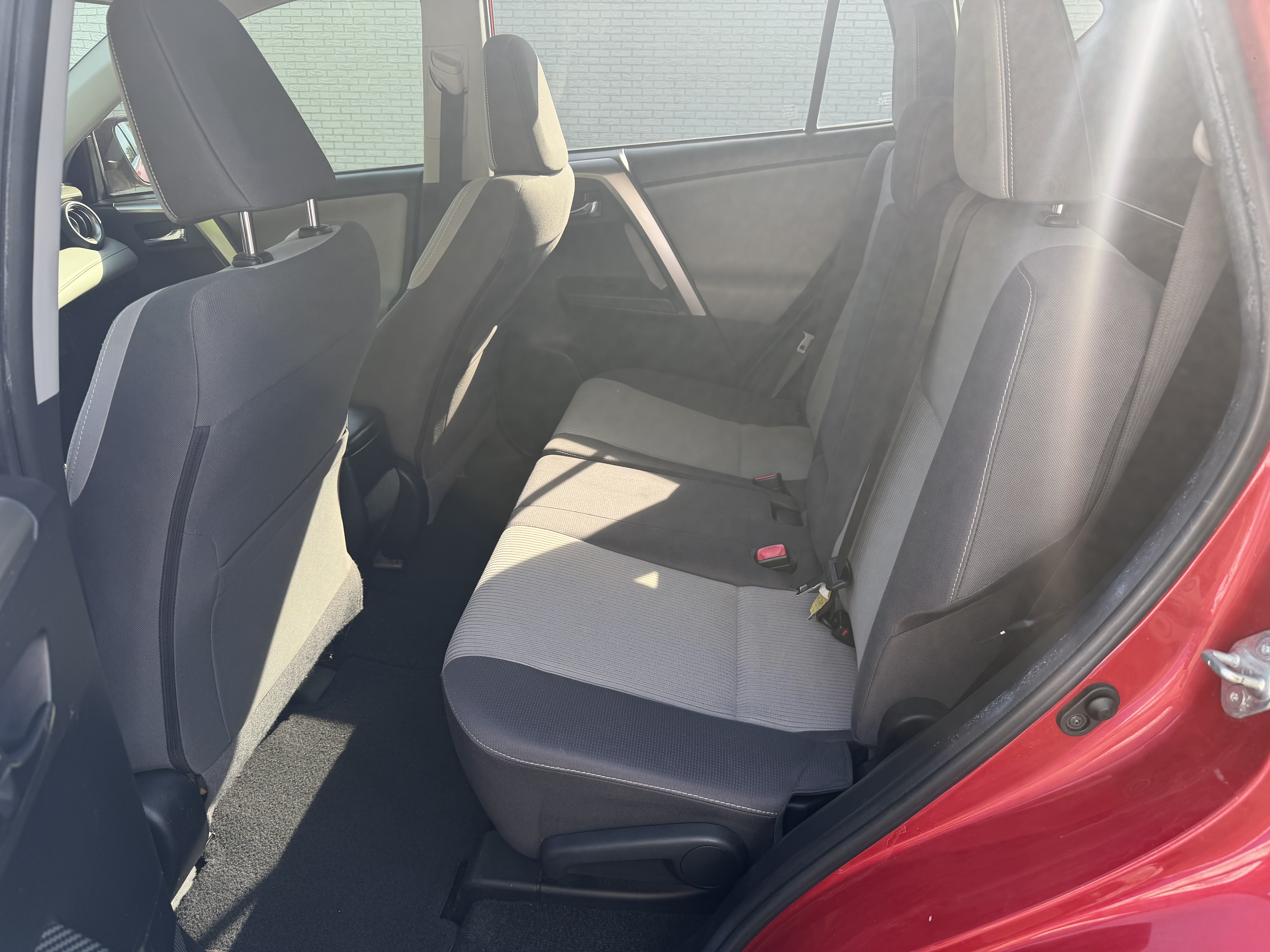 2014 Toyota RAV4 XLE - Photo 10