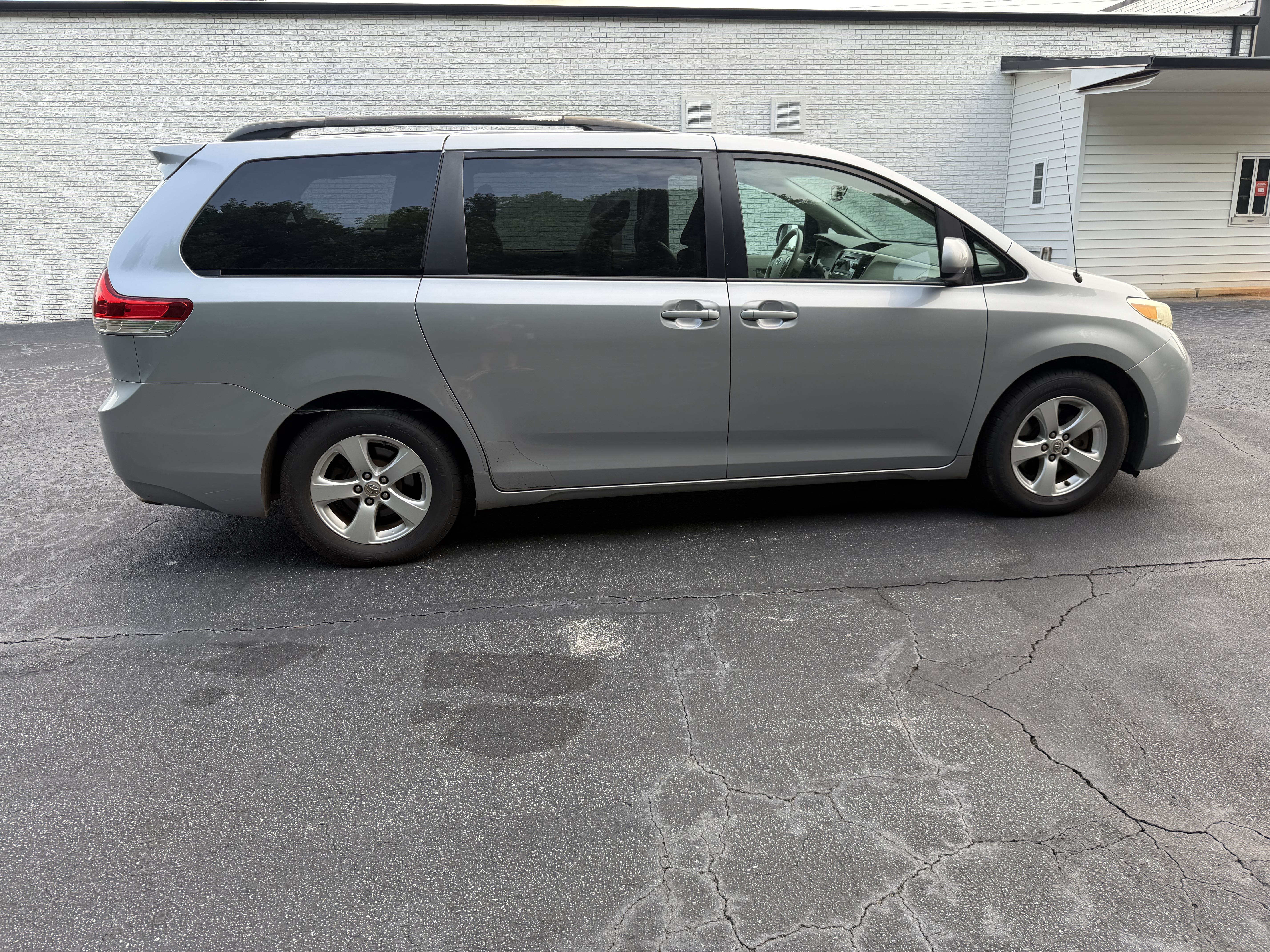 2013 Toyota Sienna LE - Photo 6