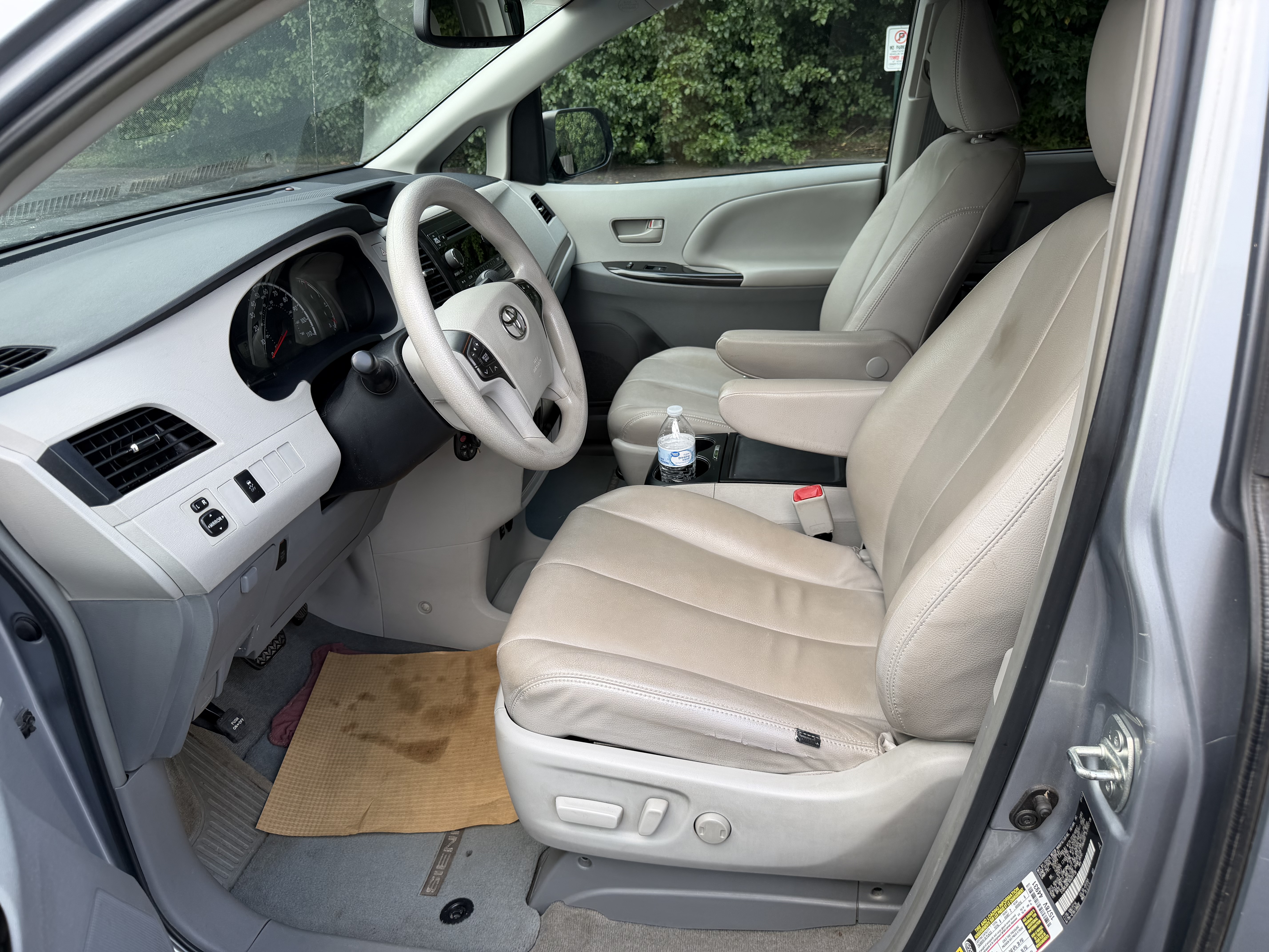 2013 Toyota Sienna LE - Photo 9
