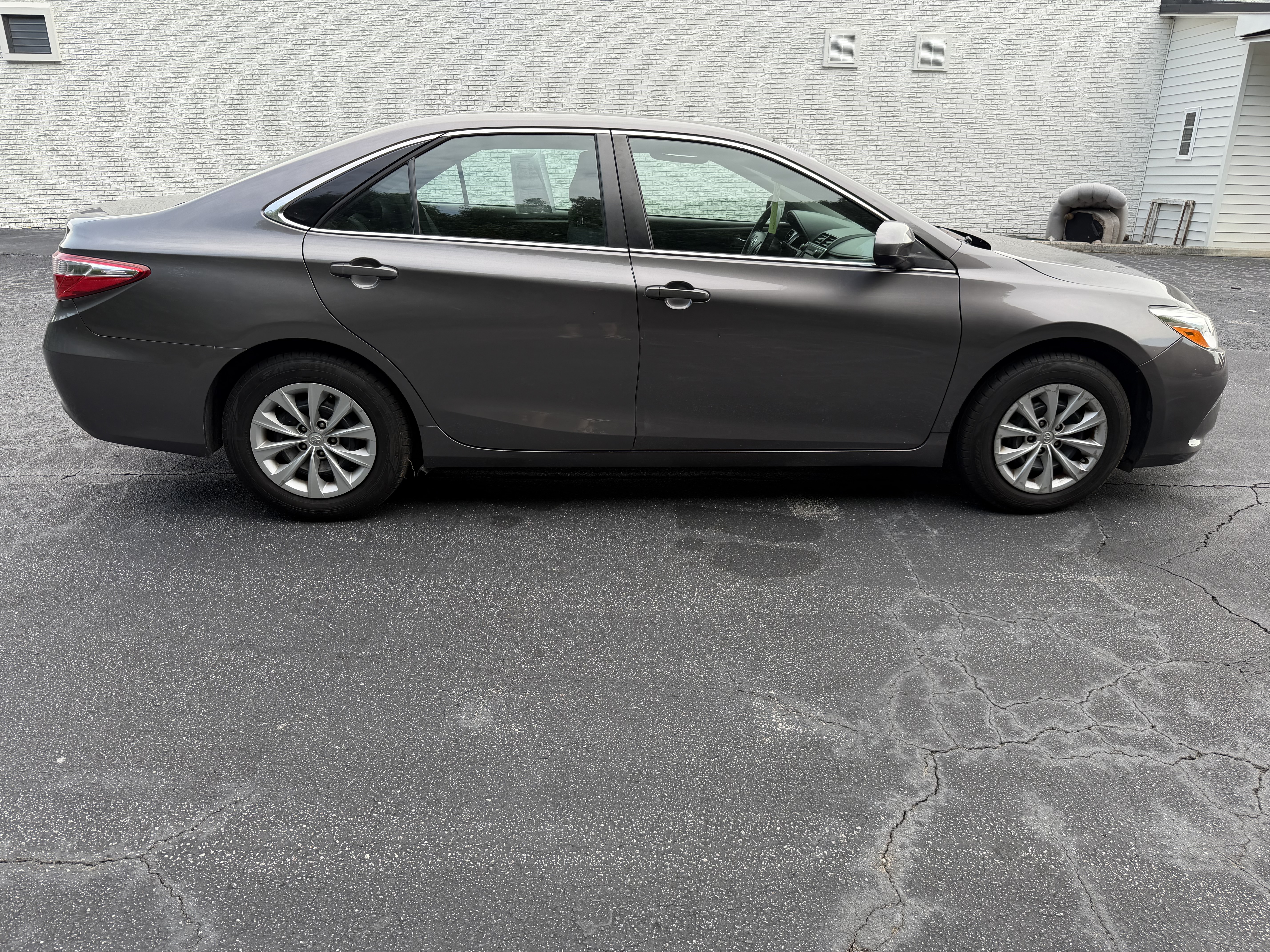 2015 Toyota Camry LE - Photo 6