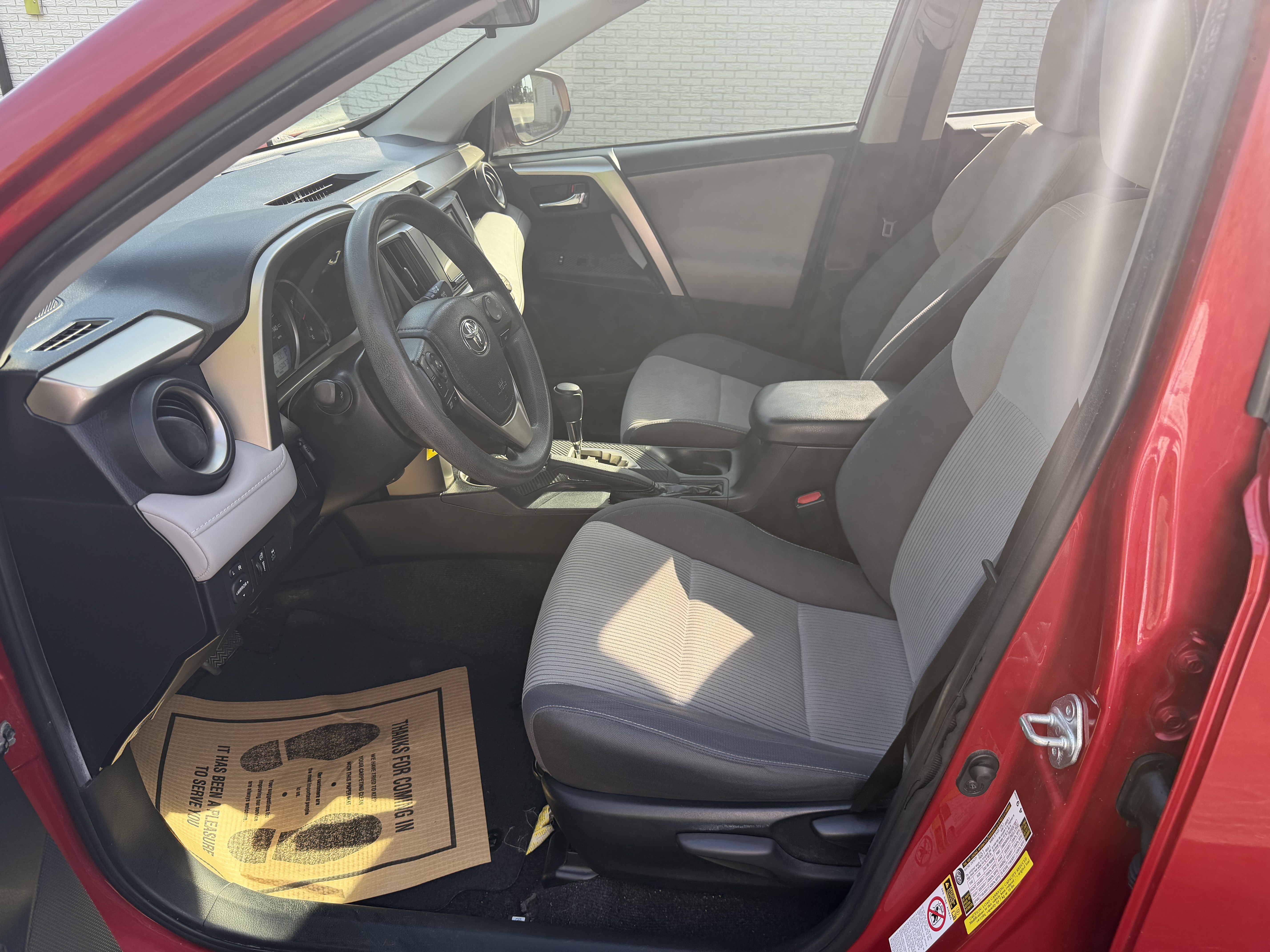 2014 Toyota RAV4 XLE - Photo 9