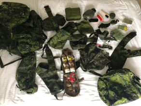 ”Uniformer, sikkerhedsstøvler og basis”