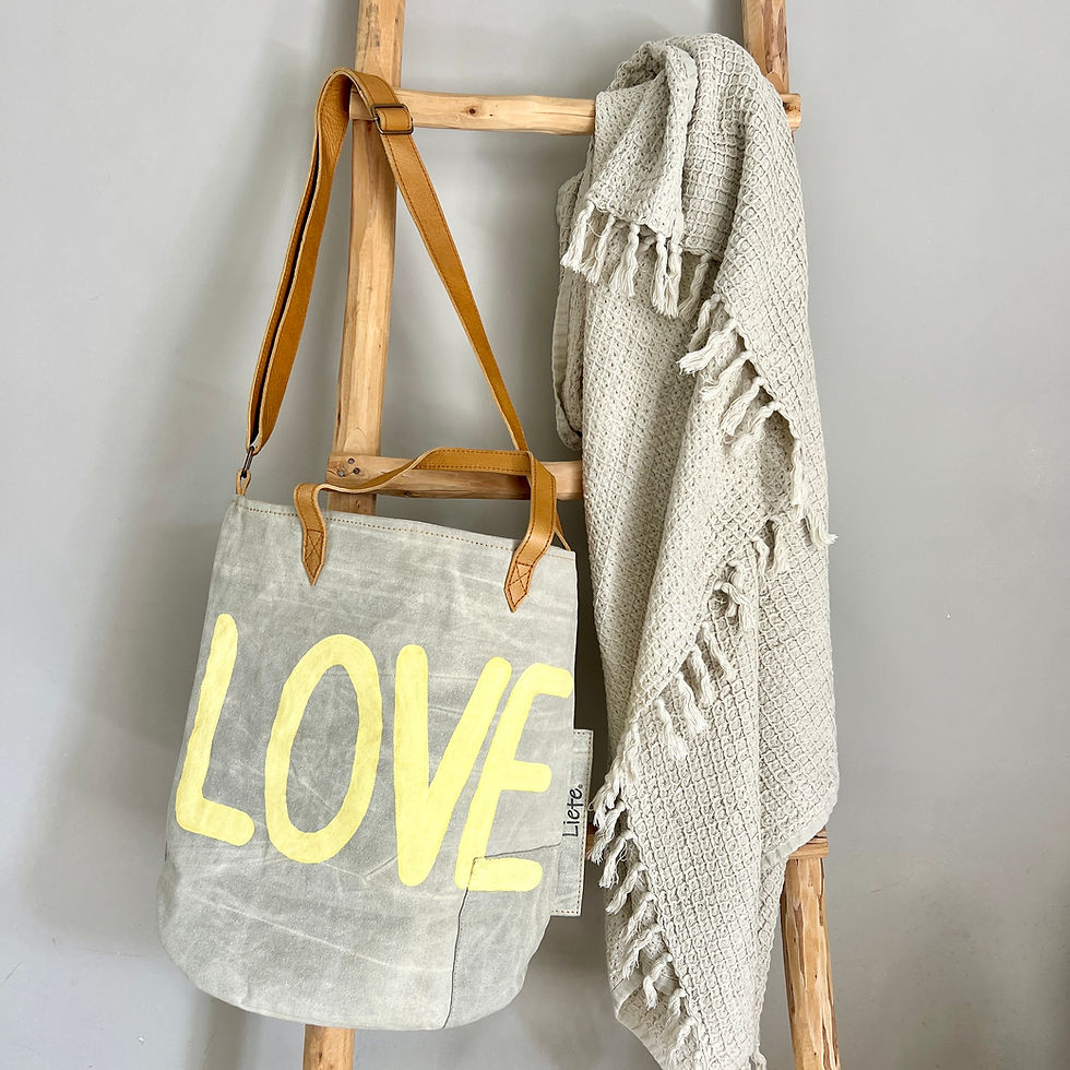 Thumbnail: BucketBag - LOVE