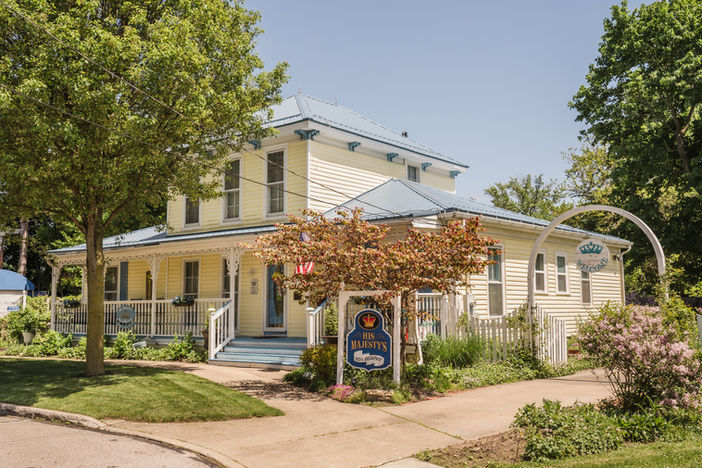 Yellow house, His Majesty's B&B