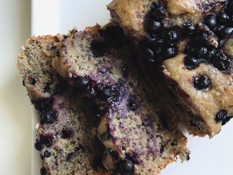 Plumcake banana e mirtilli neri
