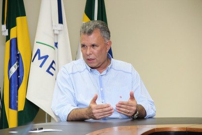 Após rejeição de embargo, saída de Dixon só depende do juiz Carlos Mendes