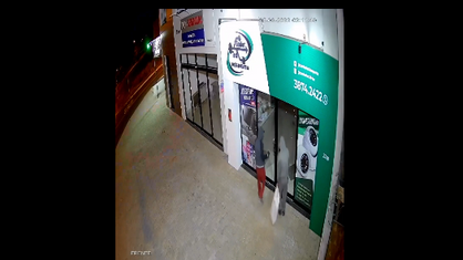 Câmeras de segurança flagram criminosos furtando loja de informática em Paulínia