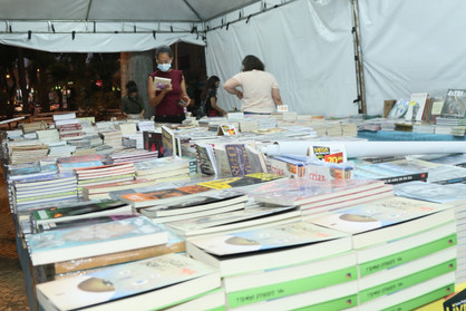 Feira Popular do Livro é prorrogada até sábado (04)