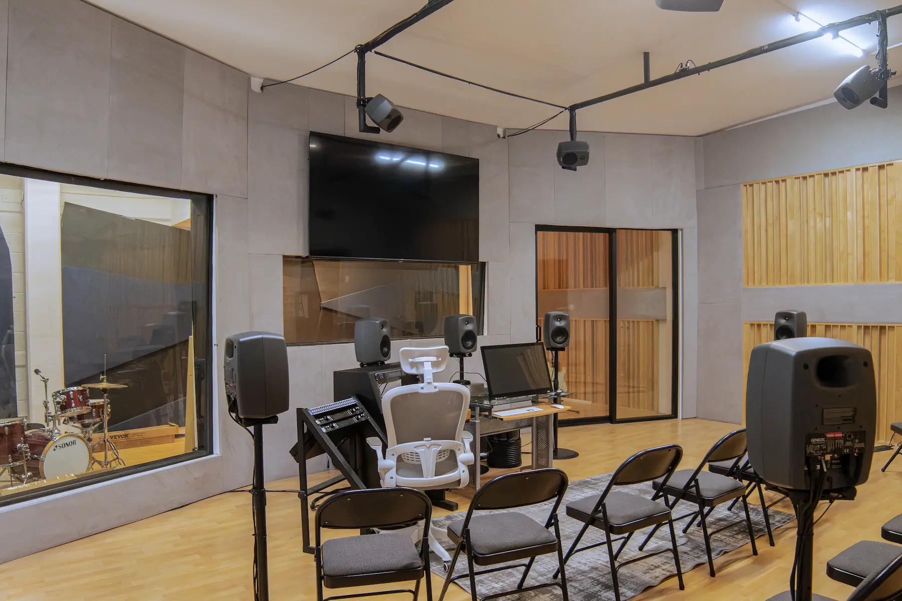 Estudio Dolby Atmos del Colegio MAP