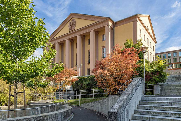 Blick auf das Haus der Geschichte Suhl | ehem. Kulturhaus