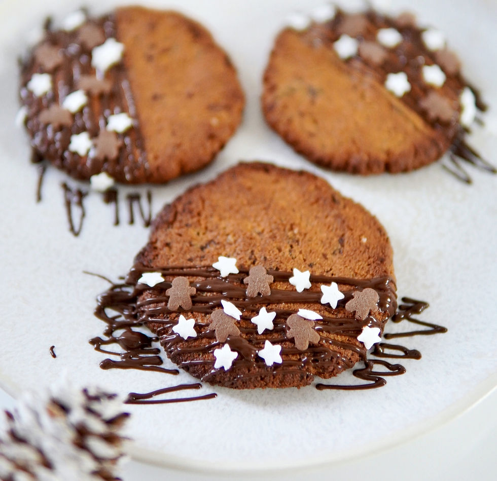 Healthy Gingerbread Cookies // Vegan & Gluten free