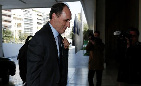 Χρησμός-σοκ υπουργού για καλοκαιρινά μπάνια και αξιολόγηση: «Έδειξε» Ιούλιο για τη συμφωνία!