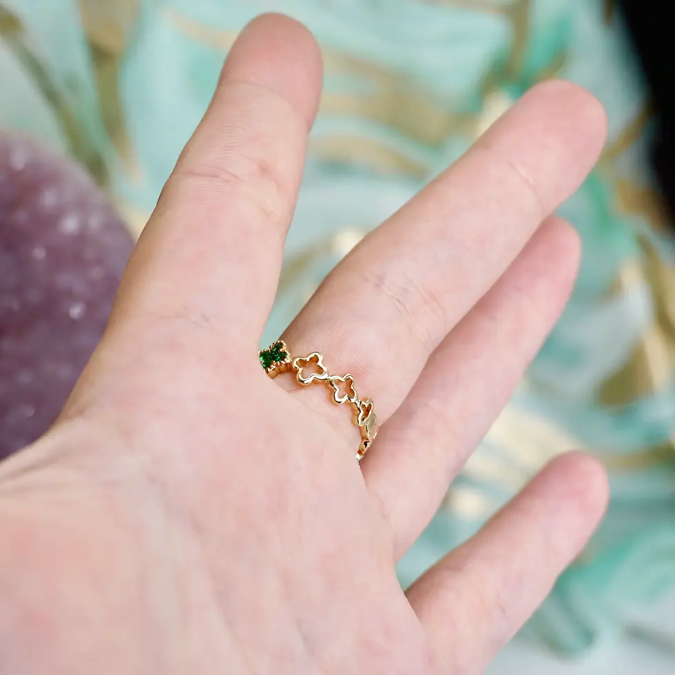 Thumbnail: 18k Emerald Clover Ring