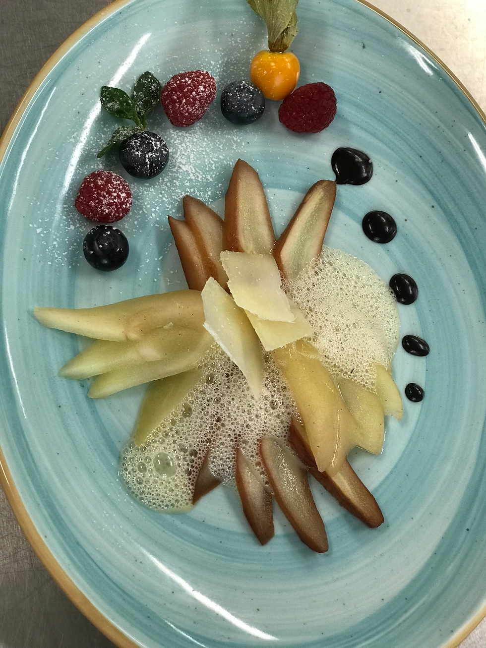 Sous Video Weinbirne mit Thymianschaum