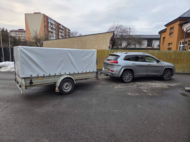 jeep taha vozik zboku.jpg