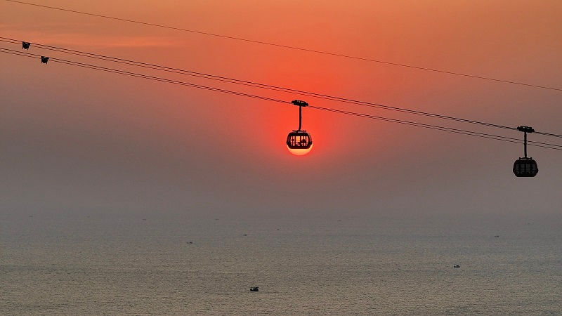 Hon Thom Cable Car Travel Tips – Complete Guide to the World’s Longest Sea-Crossing Cable Car