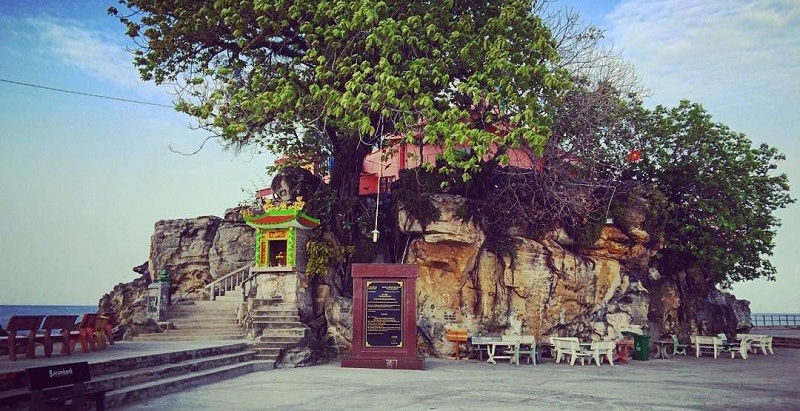 Dinh Cau Temple Phu Quoc: A Sacred Seaside Landmark