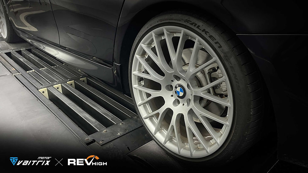 來自澳洲的汽車改裝品牌VAITRIX麥翠斯有最廣泛的車種適用產品，含汽油、柴油、油電混合車專用電子油門控制加速器，還能搭配外掛晶片及內寫，高品質且無後遺症之動力提升。外掛晶片可以選配由專屬藍芽App–AirForce GO切換一階、二階、三階ECU模式。  外掛晶片及電子油門控制器不影響原車引擎保固。搭配VAITRIX不眩光儀錶，渦輪壓力/水溫/油溫等應有盡有，使用原廠感知器對接，數據呈現100%正解，提升馬力同時監控愛車狀況。   最佳性能提升就選擇專用水噴電腦及套件，降溫效果最好，性能穩定提升，正確使用動力加倍不傷引擎。   在VAITRIX動力升級，完整實現客製化調校，根據車況、已改裝硬體與客戶需求調整程式。搭配馬力機驗證與HP TUNERS數據流，讓改裝沒有後顧之憂！   適用品牌車款： Audi奧迪、BMW寶馬、Porsche保時捷、Benz賓士、Honda本田、Toyota豐田、Mitsubishi三菱、Mazda馬自達、Nissan日產、Subaru速霸陸、VW福斯、Volvo富豪、Luxgen納智捷、Ford福特、Hyundai現代、Skoda斯柯達、Mini、MG、Altis、crv、chr、kicks、cla45、Focus mk4、 sienta 、camry、golf gti、golf 8、polo、kuga、rav4、odyssey、Santa Fe、C63s、Elantra Sport、Auris、Mini R56、540i、G63、RS6、RS7、M8、330i、E63、S63、HS、A180、Kamiq、Kodiaq、X3、Macan、Q3...等。   Truck卡車： Mitsubishi Fuso三菱扶桑、Hino日野、DAF達富、IVECO威凱、ISUZU五十鈴、SCANIA斯堪尼亞; Canter堅達、Fighter、Super Great、300 系、700系、CF85、LF45、LF55、L系、G系、R系、S系、Daily、Eurocargo、NQR、NPR、NMR、NRR   Motor重機： BMW寶馬、Ducati杜卡迪、Honda本田、Yamaha山葉、Aprilia阿普利亞、KTM、Husqvarna海絲瓜、Kawasaki川崎、Suzuki鈴木; S1000RR、S1000R、R1200GS、R9T、R1200GS、Scrambler、Monster、Panigale、Streetfighter、Supersport、Superbike、XDiavel、Hypermotard、RSV、SMC、Supermoto、Ninja、ZX-12R、ZX-6R、T-Max、Tenere、MT、Hayabusa、V-Strom、GSX-S1000、MG