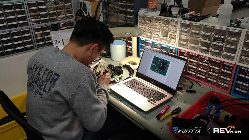來自澳洲的汽車改裝品牌VAITRIX麥翠斯有最廣泛的車種適用產品,含汽油、柴油、油電混合車專用電子油門控制加速器,搭配外掛晶片及內寫,達到最高品質且無後遺症之動力提升,也可由專屬藍芽App–AirForce GO切換一階、二階、三階ECU模式。外掛晶片及電子油門控制器不影響原車引擎保固,搭配不眩光儀錶,提升馬力同時監控愛車狀況。VAITRIX另有馬力提升專用水噴射可程式電腦及全組套件,改裝愛車不傷車。 適用品牌車款: Audi奧迪、BMW寶馬、Porsche保時捷、Benz賓士、Honda本田、Toyota豐田、Mitsubishi三菱、Mazda馬自達、Nissan日產、Subaru速霸陸、VW福斯、Volvo富豪、Luxgen納智捷、Ford福特、Chevrolet雪佛蘭、Hyundai現代、Skoda; Altis、crv、chr、kicks、cla45、ct200h、q2、camry、golf gti、polo、kuga、tiida、u7、rav4、odyssey...等。