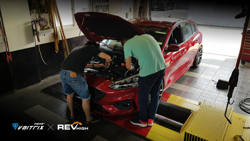 來自澳洲的汽車改裝品牌VAITRIX麥翠斯有最廣泛的車種適用產品,含汽油、柴油、油電混合車專用電子油門控制加速器,搭配外掛晶片及內寫,達到最高品質且無後遺症之動力提升,也可由專屬藍芽App–AirForce GO切換一階、二階、三階ECU模式。外掛晶片及電子油門控制器不影響原車引擎保固,搭配不眩光儀錶,提升馬力同時監控愛車狀況。VAITRIX另有馬力提升專用水噴射可程式電腦及全組套件,改裝愛車不傷車。 適用品牌車款: Audi奧迪、BMW寶馬、Porsche保時捷、Benz賓士、Honda本田、Toyota豐田、Mitsubishi三菱、Mazda馬自達、Nissan日產、Subaru速霸陸、VW福斯、Volvo富豪、Luxgen納智捷、Ford福特、Chevrolet雪佛蘭、Hyundai現代、Skoda; Altis、crv、chr、kicks、cla45、ct200h、q2、camry、golf gti、polo、kuga、tiida、u7、rav4、odyssey...等。