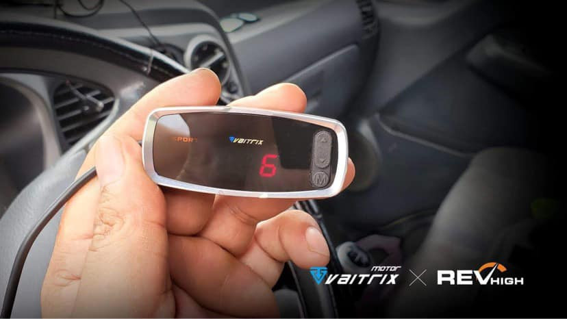 來自澳洲的汽車改裝品牌VAITRIX麥翠斯有最廣泛的車種適用產品,含汽油、柴油、油電混合車專用電子油門控制加速器,搭配外掛晶片及內寫,高品質且無後遺症之動力提升,也可由專屬藍芽App–AirForce GO切換一階、二階、三階ECU模式。外掛晶片及電子油門控制器不影響原車引擎保固,搭配不眩光儀錶,提升馬力同時監控愛車狀況。另有馬力提升專用水噴射可程式電腦及套件,改裝愛車不傷車。適用品牌車款: Audi奧迪、BMW寶馬、Porsche保時捷、Benz賓士、Honda本田、Toyota豐田、Mitsubishi三菱、Mazda馬自達、Nissan日產、Subaru速霸陸、VW福斯、Volvo富豪、Luxgen納智捷、Ford福特、Hyundai現代、Skoda、Mini; Altis、crv、chr、kicks、cla45、Focus mk4、 sienta 、camry、golf gti、polo、kuga、tiida、u7、rav4、odyssey、Santa Fe新土匪、C63s、Lancer Fortis、Elantra Sport、Auris、Mini R56、ST LINE、535i...等。