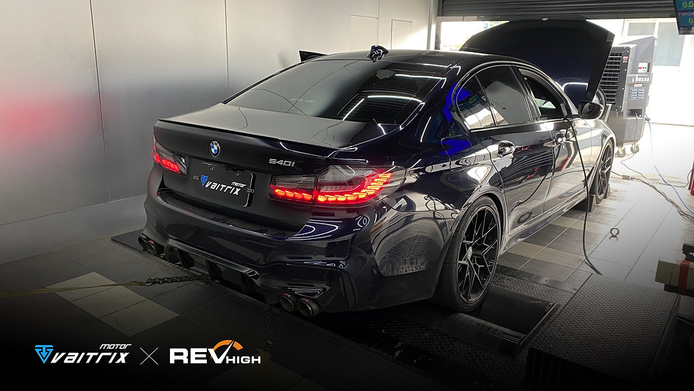 來自澳洲的汽車改裝品牌VAITRIX麥翠斯有最廣泛的車種適用產品,含汽油、柴油、油電混合車專用電子油門控制加速器,搭配外掛晶片及內寫,高品質且無後遺症之動力提升,也可由專屬藍芽App–AirForce GO切換一階、二階、三階ECU模式。外掛晶片及電子油門控制器不影響原車引擎保固,搭配不眩光儀錶,提升馬力同時監控愛車狀況。另有馬力提升專用水噴射可程式電腦及套件,改裝愛車不傷車。適用品牌車款: Audi奧迪、BMW寶馬、Porsche保時捷、Benz賓士、Honda本田、Toyota豐田、Mitsubishi三菱、Mazda馬自達、Nissan日產、Subaru速霸陸、VW福斯、Volvo富豪、Luxgen納智捷、Ford福特、Hyundai現代、Skoda斯柯達、Mini、Ferrari 法拉利、Lamborghini藍寶堅尼 ; Altis、CRV、CHR、Kicks、Cla45、Focus mk4、Sienta 、Camry、Golf GTI、Polo、Kuga、Tiida、U7、Rav4、Odyssey、Santa Fe新土匪、C63s、Lancer Fortis、Elantra Sport、Auris、Mini R56、ST LINE、535i、Tiguan、RS6 AVANT、 Tiguan R、C300、...等。