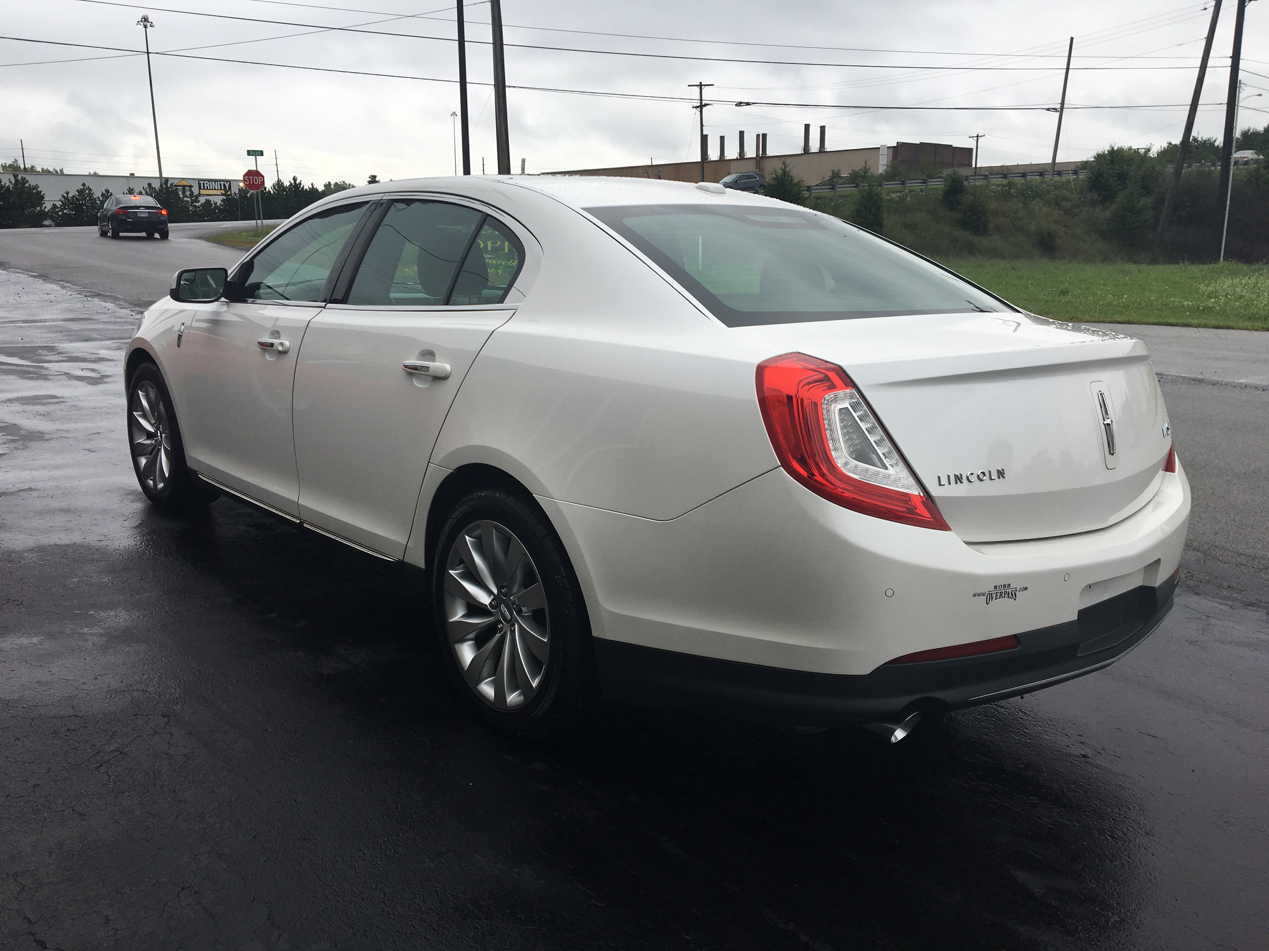 2013 Lincoln MKS offered at Robb Overpass Auto Sales