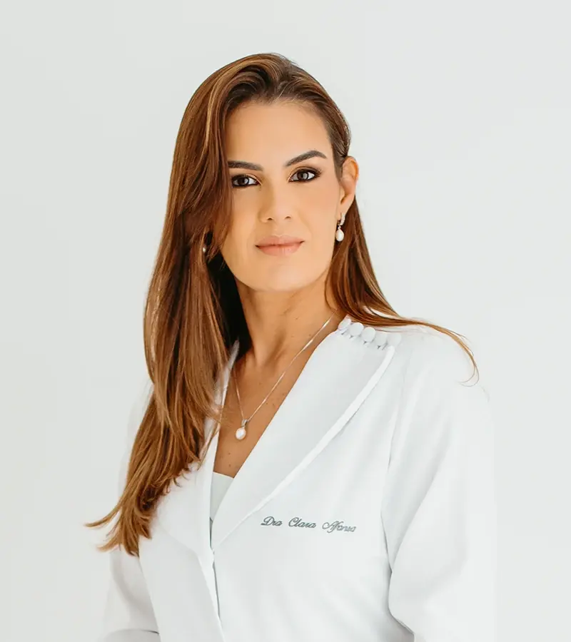 doc-clara-afonso-jaleco-imagem.webp