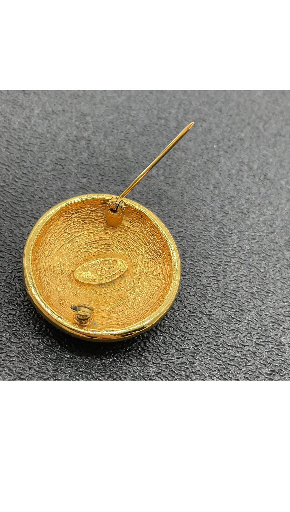 Thumbnail: Chanel Ribbed Brooch