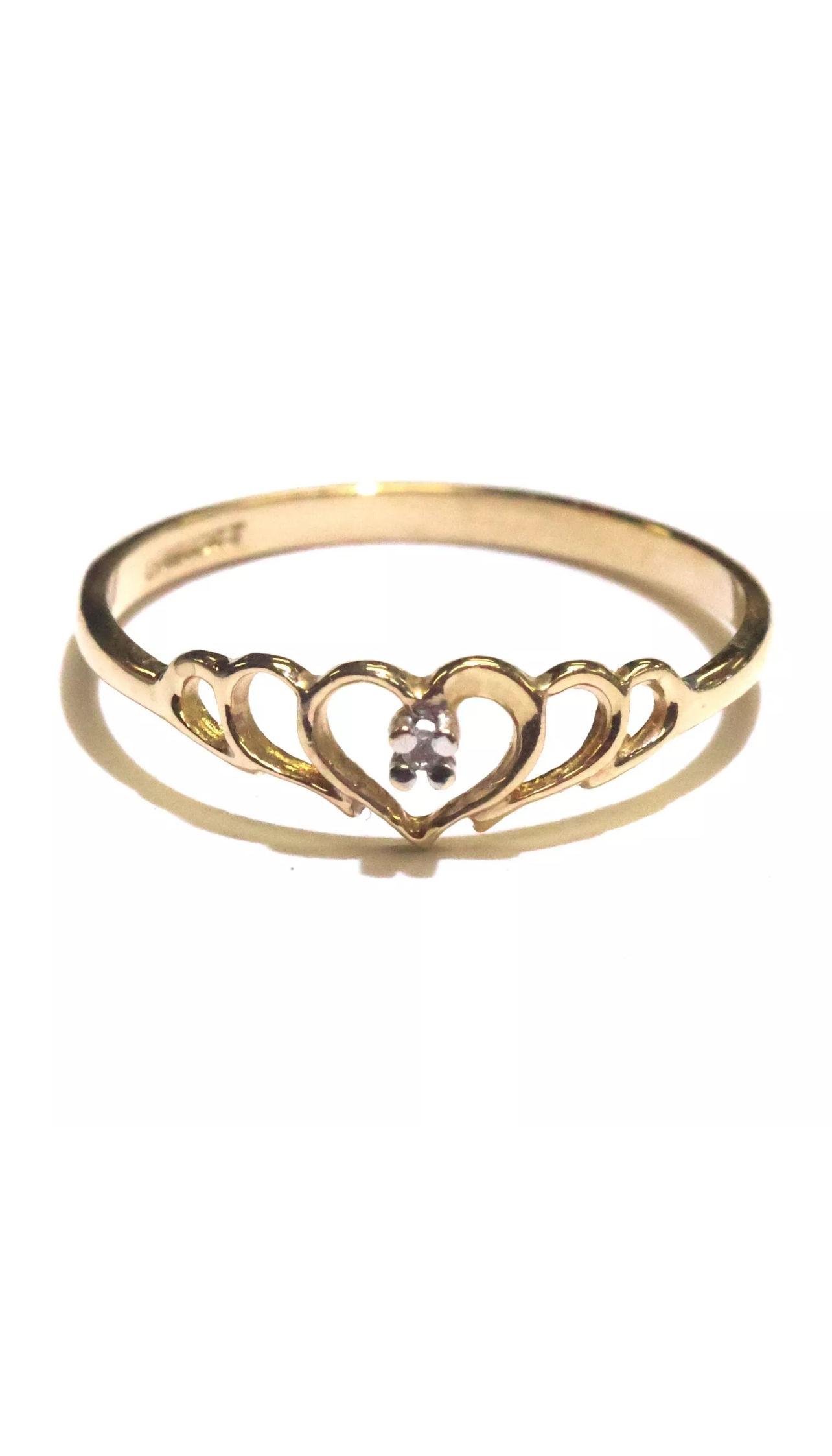 10k YG Dainty Diamond Heart Ring