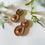 Miniature : Boucles d’oreilles ornementales brun et or 