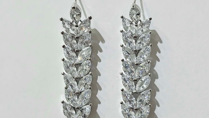 Серебристые серьги лепестки