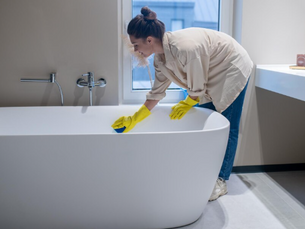 How Long Should It Take a Cleaner to Clean a Bathroom?