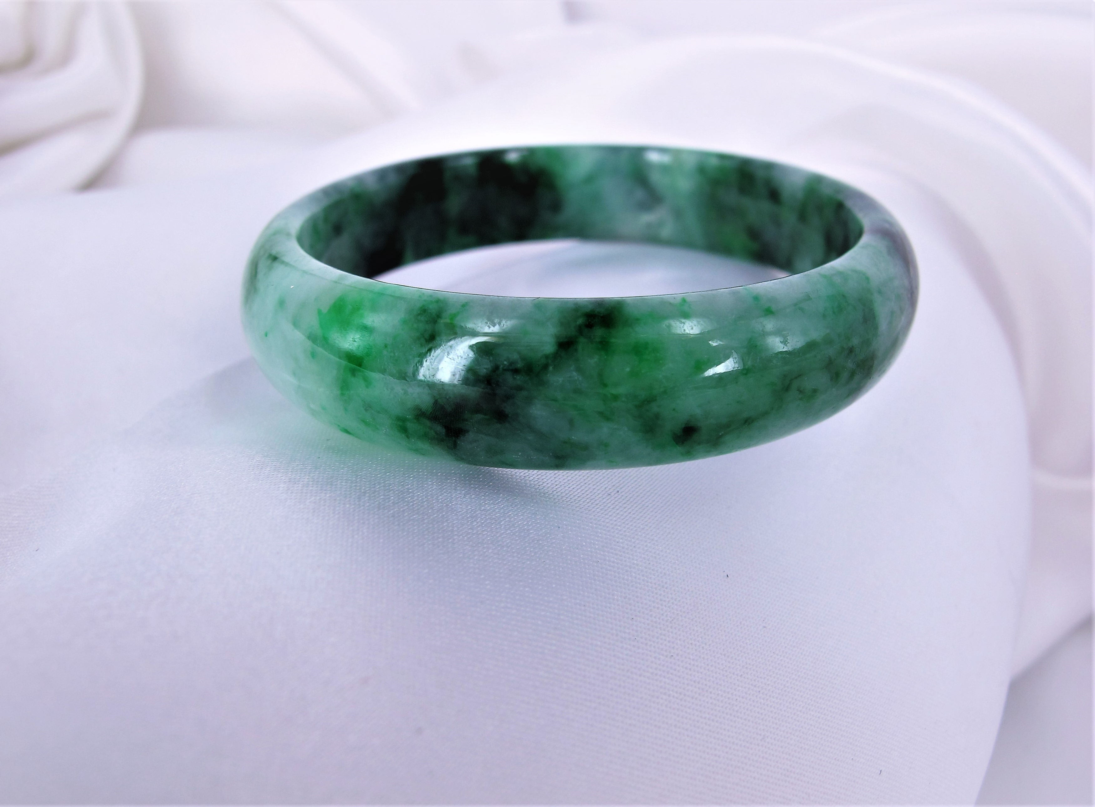 JCj 202B Jade 翡翠 Bangle  with wonderful and beautiful colour