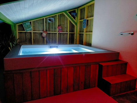 bain à remous ouvert toute l'année