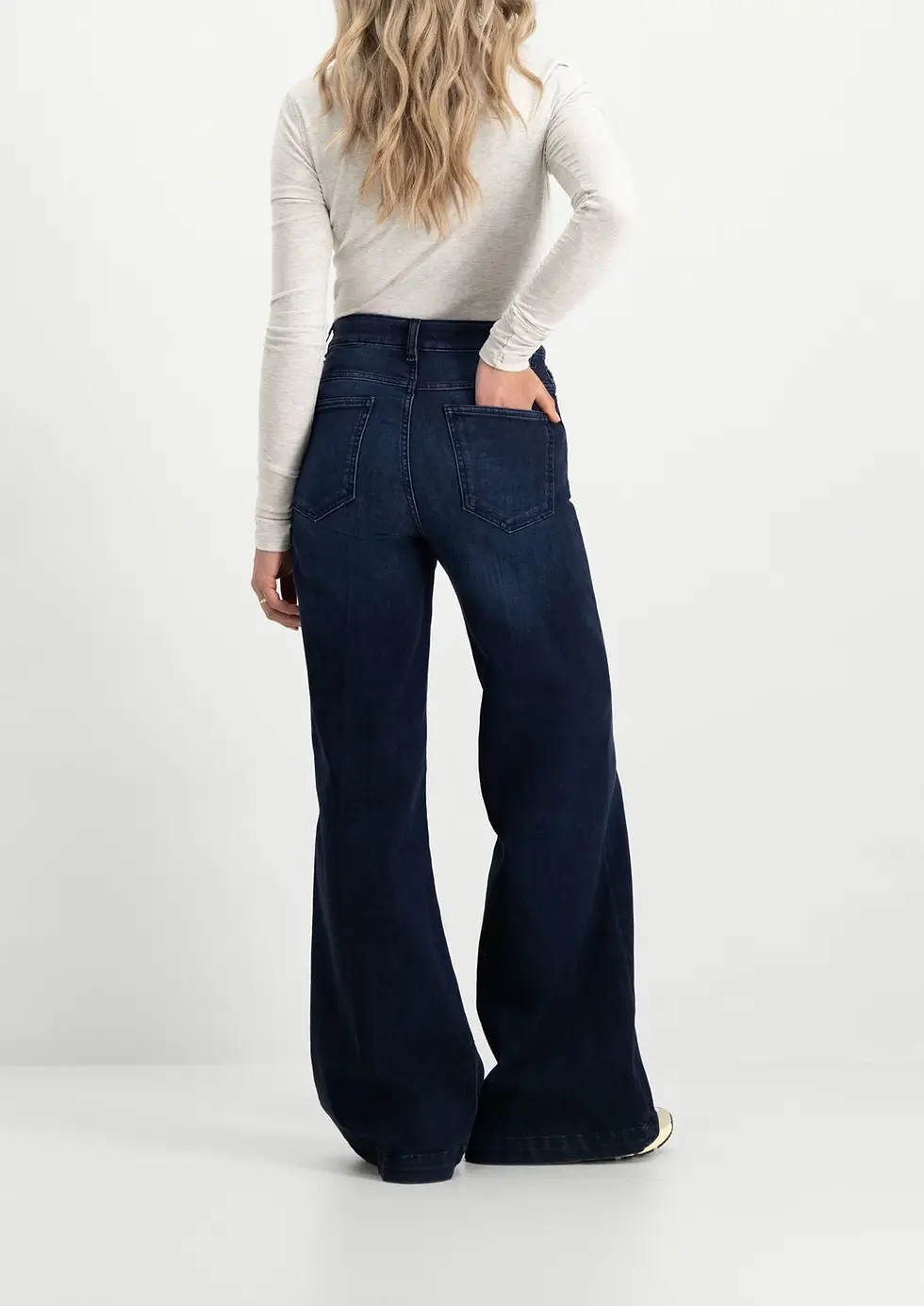 Thumbnail: jeans Circle of trust