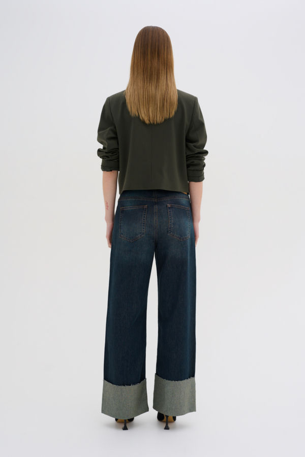 Thumbnail: jeans My essential wardrobe