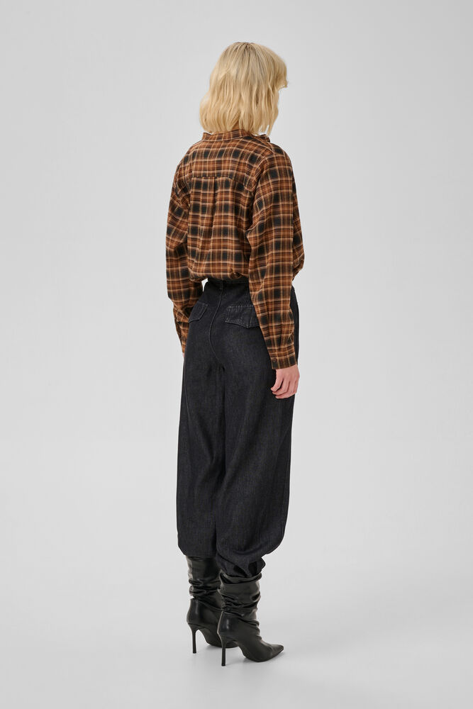 Thumbnail: jeans My essential wardrobe