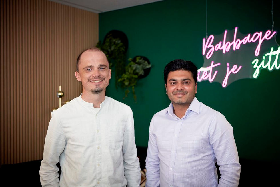 Adnan vluchtte uit Pakistan en werkt nu in hr