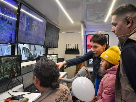 Mayra presentó el nuevo "Centro de Operaciones Móvil Quilmes" en el Festival por el 358º aniversario de la ciudad