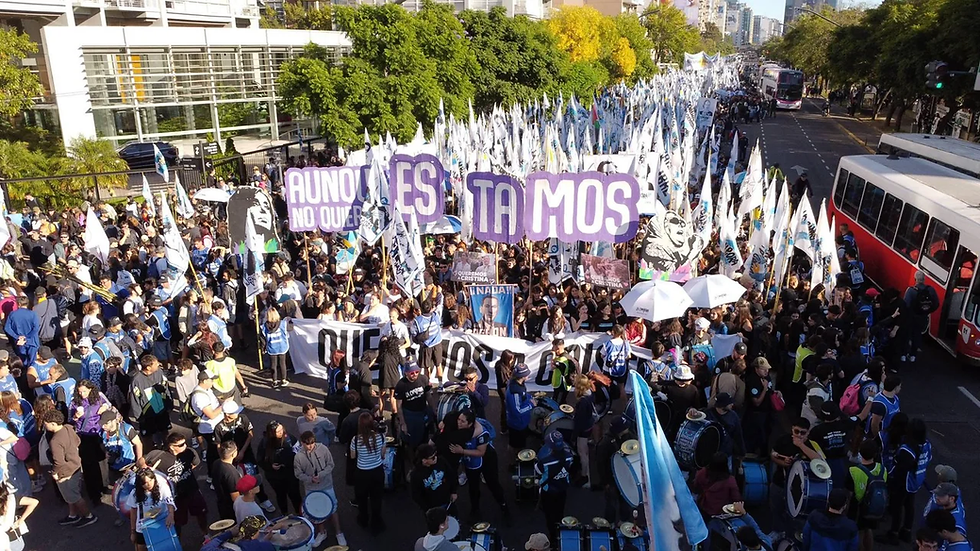 Mayra encabezó la marcha de La Cámpora y cuestionó al Gobierno