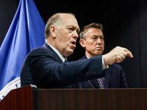 El enviado de Donald Trump aseguró que el despliegue federal en Minneapolis seguirá hasta que disminuya la violencia