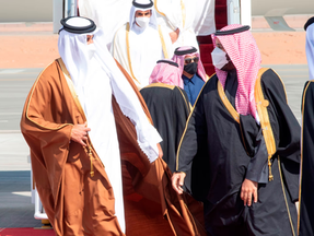 Arabia Saudita discute lazos bilaterales y acontecimientos regionales con Francia y Jordania