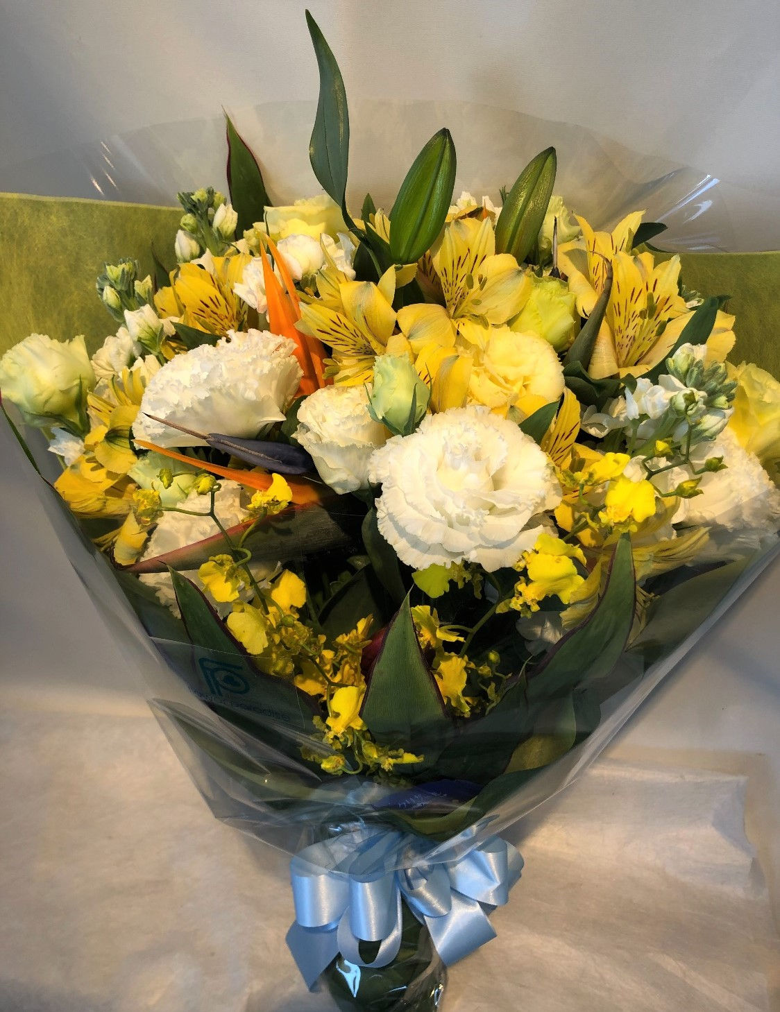 F3211-仏花束　イエロー系-アルストロメリア・ストレリチア・オンシジウム　01