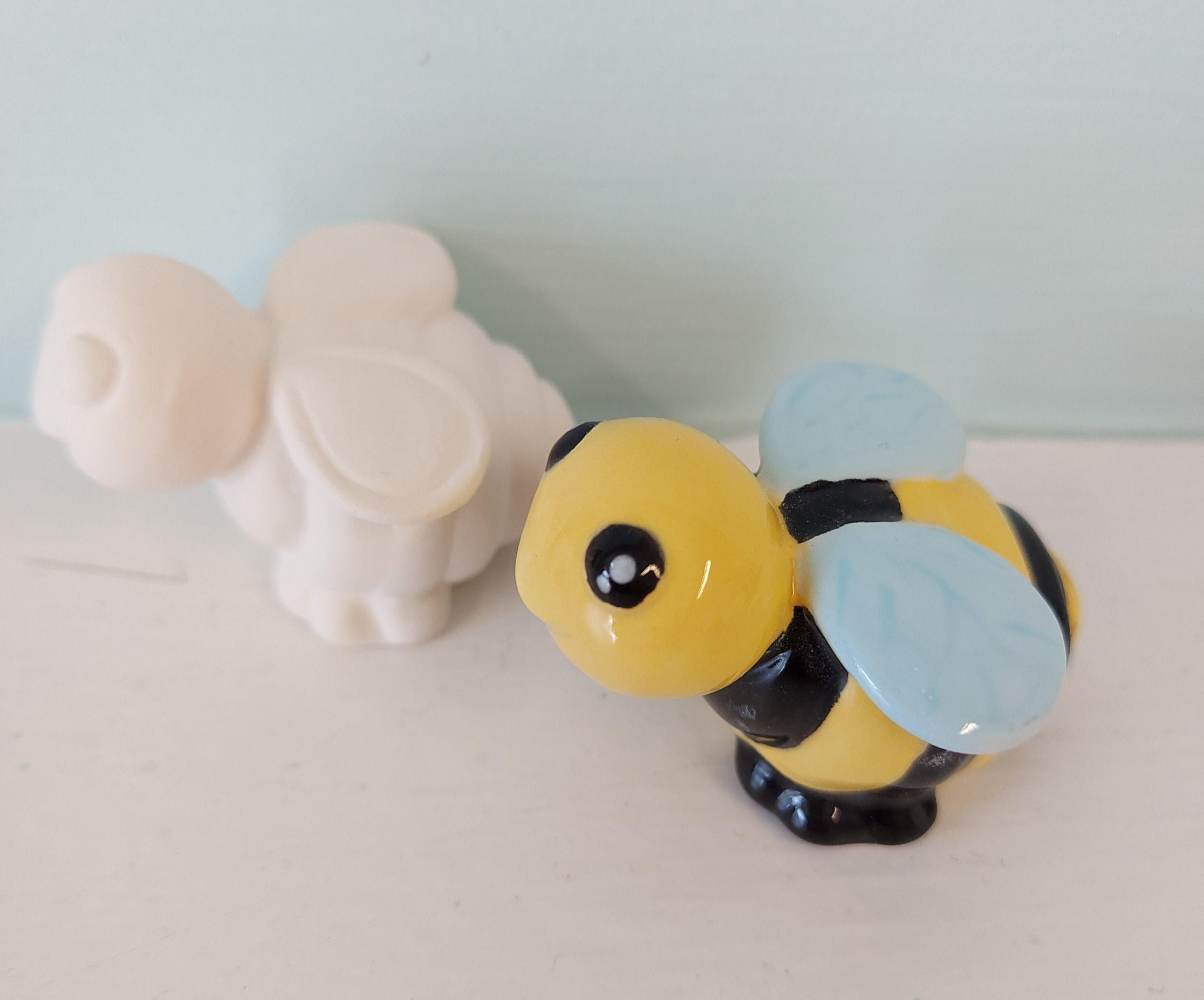 Bee tiny topper