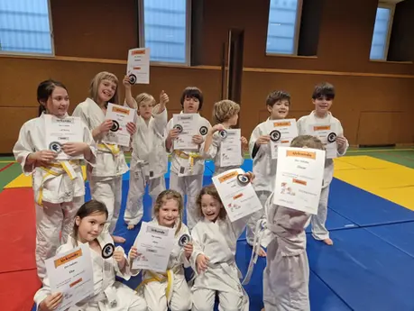 Erfolgreiche KYU-und Sicheres Fallen Prüfung am Judenplatz